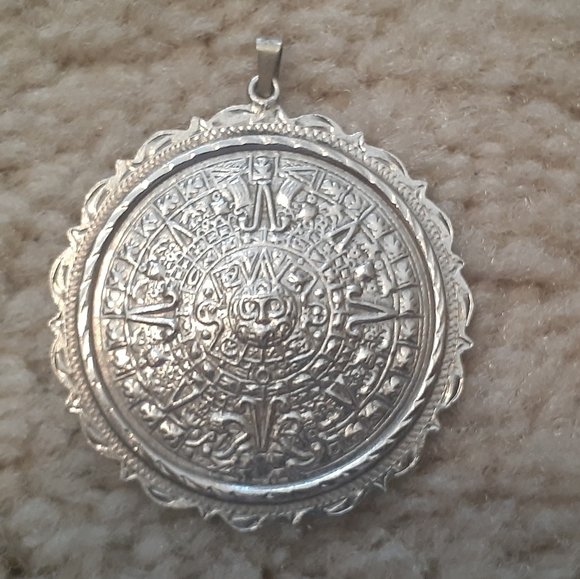Sterling silver Mexican calendar pendant. - Picture 3 of 3